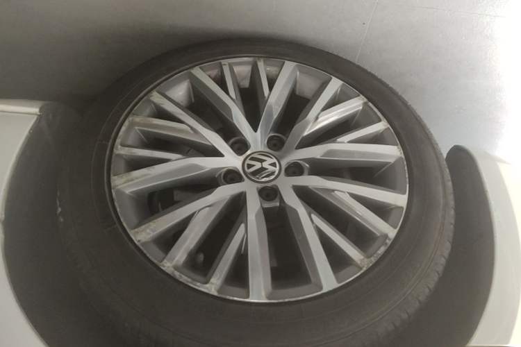 Used Volkswagen FAW-Volkswagen CC 2018 1.8TSI Luxury Model Left Front Wheel Hub