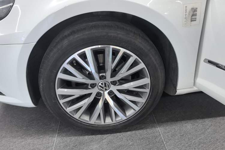 Used Volkswagen FAW-Volkswagen CC 2018 1.8TSI Luxury Model Left Front Wheel Hub