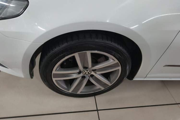 Used Volkswagen FAW-Volkswagen CC 2018 1.8TSI Prestige Model Left Front Wheel Hub