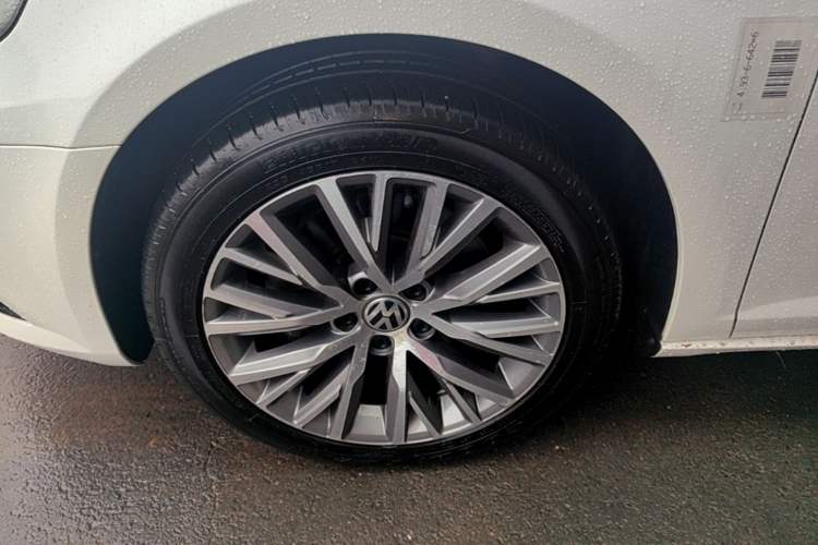 Used Volkswagen FAW-Volkswagen CC 2018 1.8TSI Luxury Model Left Front Wheel Hub
