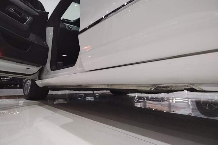 Used Volkswagen FAW-Volkswagen CC 2018 1.8TSI Luxury Model Left Side Sill