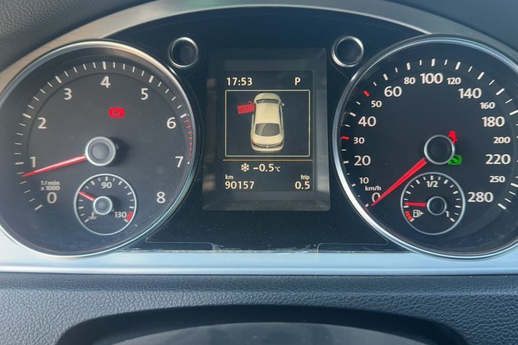 Used Volkswagen FAW-Volkswagen CC 2018 1.8TSI Luxury Model Odometer Close Up