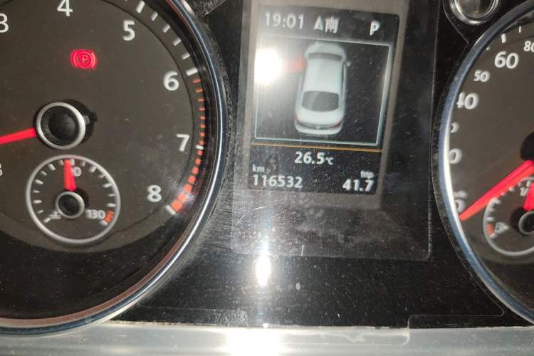 Used Volkswagen FAW-Volkswagen CC 2018 1.8TSI Luxury Model Odometer Close Up