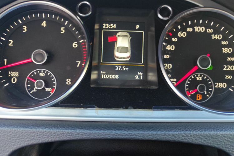Used Volkswagen FAW-Volkswagen CC 2018 1.8TSI Luxury Model Odometer Close Up
