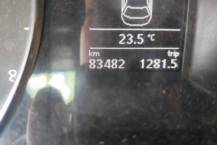 Used Volkswagen FAW-Volkswagen CC 2018 1.8TSI Prestige Model Odometer Close Up