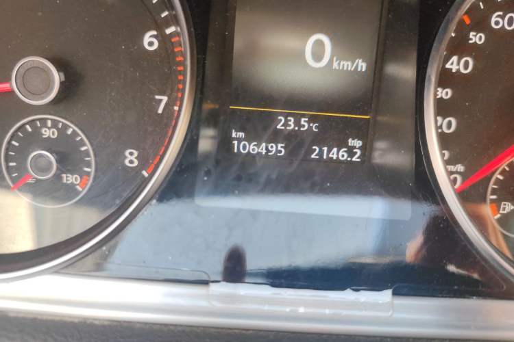 Used Volkswagen FAW-Volkswagen CC 2018 1.8TSI Luxury Model Odometer Close Up