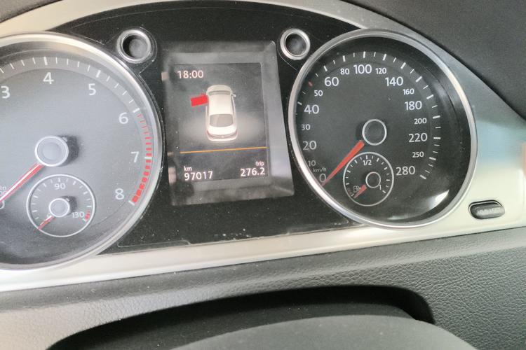 Used Volkswagen FAW-Volkswagen CC 2018 1.8TSI Luxury Model Odometer Close Up