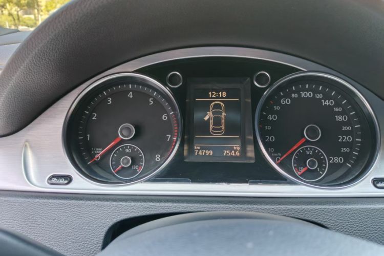 Used Volkswagen FAW-Volkswagen CC 2018 1.8TSI Prestige Model Odometer Close Up