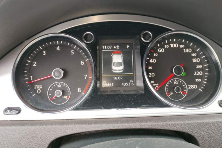 Used Volkswagen FAW-Volkswagen CC 2018 1.8TSI Luxury Model Odometer Close Up