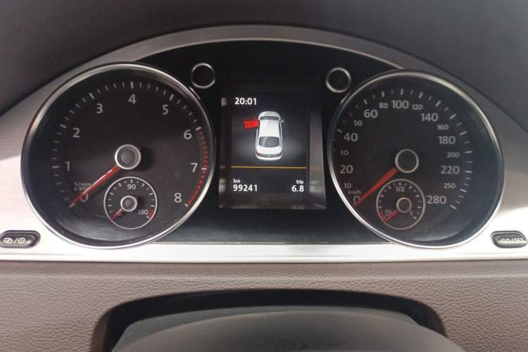 Used Volkswagen FAW-Volkswagen CC 2018 2.0 TSI Luxury Model Odometer Close Up