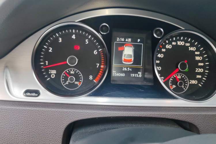 Used Volkswagen FAW-Volkswagen CC 2018 1.8TSI Luxury Model Odometer Close Up