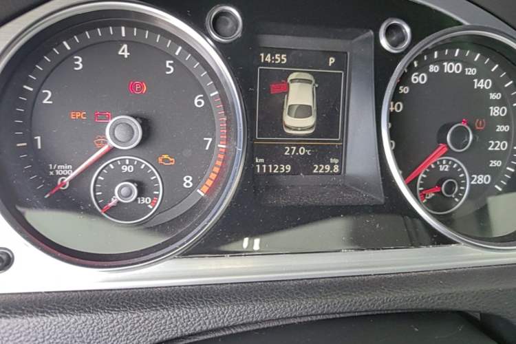 Used Volkswagen FAW-Volkswagen CC 2018 1.8TSI Luxury Model Odometer Close Up
