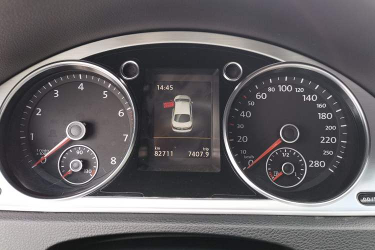 Used Volkswagen FAW-Volkswagen CC 2018 1.8TSI Luxury Model Odometer Close Up