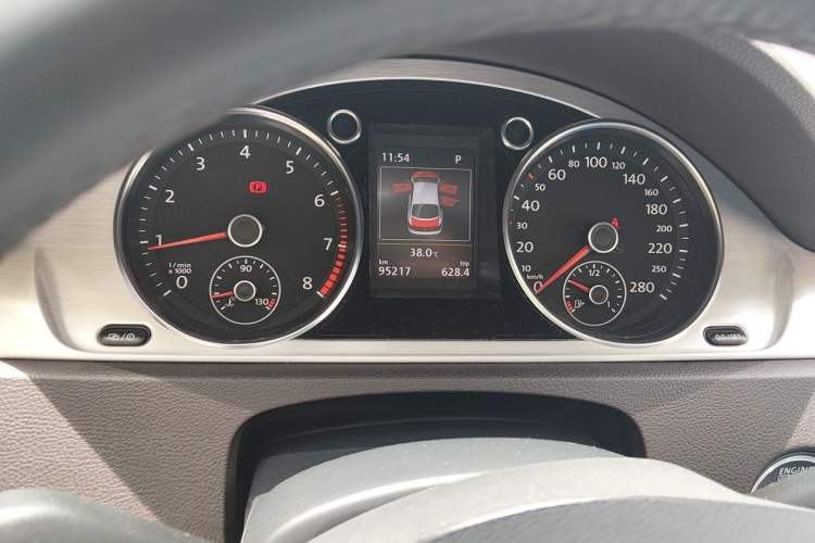 Used Volkswagen FAW-Volkswagen CC 2018 2.0 TSI Luxury Model Odometer Close Up