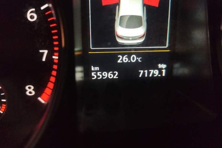 Used Volkswagen FAW-Volkswagen CC 2018 1.8TSI Luxury Model Odometer Close Up