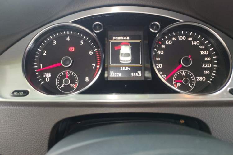 Used Volkswagen FAW-Volkswagen CC 2018 1.8TSI Luxury Model Odometer Close Up
