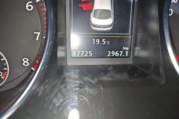 Used Volkswagen FAW-Volkswagen CC 2018 1.8TSI Luxury Model Odometer Close Up