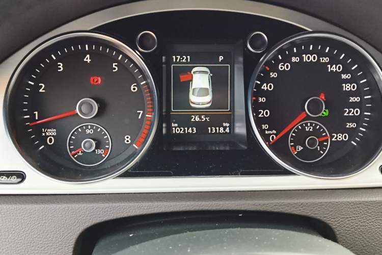 Used Volkswagen FAW-Volkswagen CC 2018 1.8TSI Luxury Model Odometer Close Up