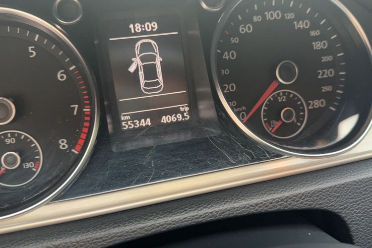 Used Volkswagen FAW-Volkswagen CC 2018 1.8TSI Prestige Model Odometer Close Up