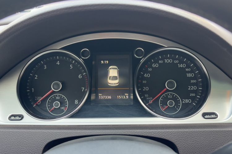 Used Volkswagen FAW-Volkswagen CC 2018 1.8TSI Luxury Model Odometer Close Up