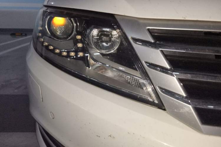 Used Volkswagen FAW-Volkswagen CC 2018 1.8TSI Luxury Model Right Front Headlight