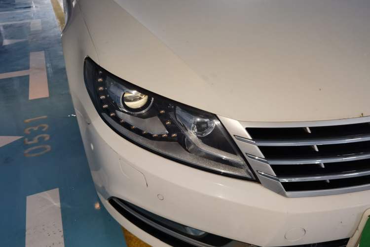 Used Volkswagen FAW-Volkswagen CC 2018 1.8TSI Luxury Model Right Front Headlight