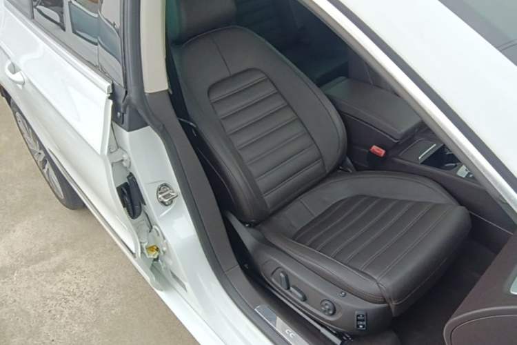 Used Volkswagen FAW-Volkswagen CC 2018 1.8TSI Luxury Model Right Front Seat