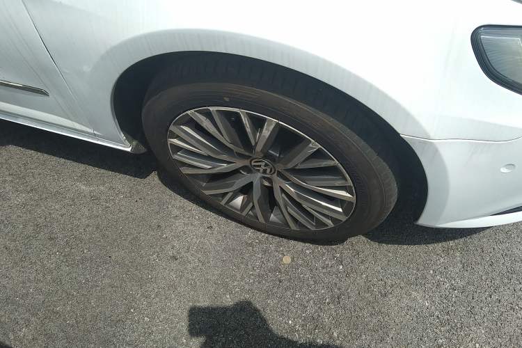 Used Volkswagen FAW-Volkswagen CC 2018 1.8TSI Luxury Model Right Front Wheel Hub