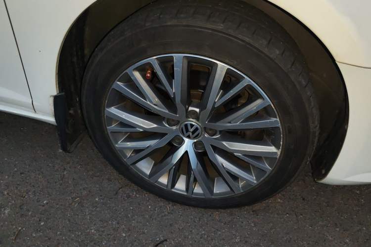 Used Volkswagen FAW-Volkswagen CC 2018 1.8TSI Luxury Model Right Front Wheel Hub