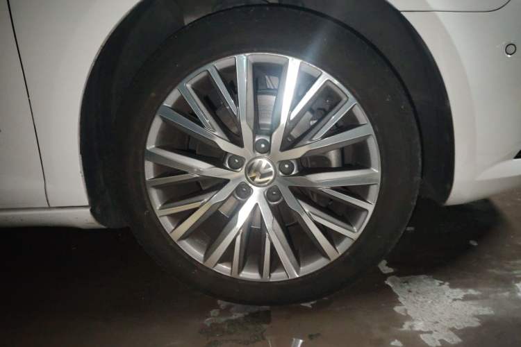 Used Volkswagen FAW-Volkswagen CC 2018 1.8TSI Prestige Model Right Front Wheel Hub