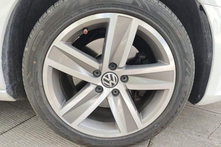Used Volkswagen FAW-Volkswagen CC 2018 1.8TSI Prestige Model Right Front Wheel Hub