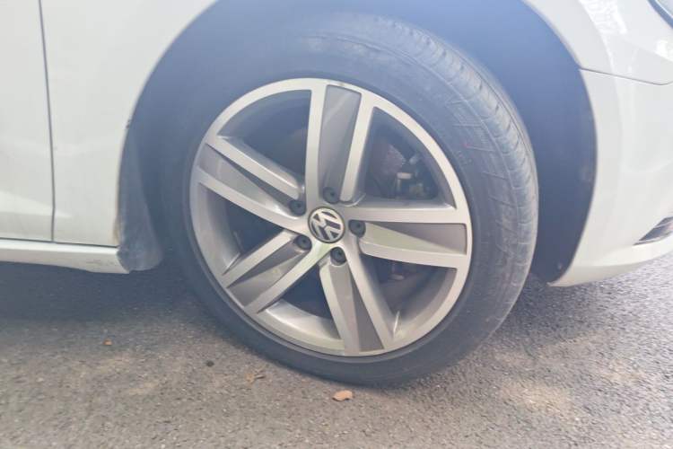 Used Volkswagen FAW-Volkswagen CC 2018 1.8TSI Prestige Model Right Front Wheel Hub