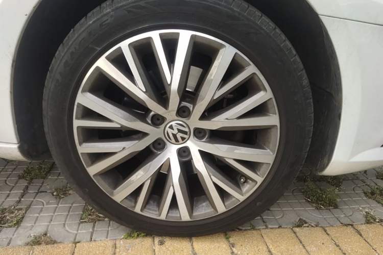 Used Volkswagen FAW-Volkswagen CC 2018 1.8TSI Luxury Model Right Front Wheel Hub