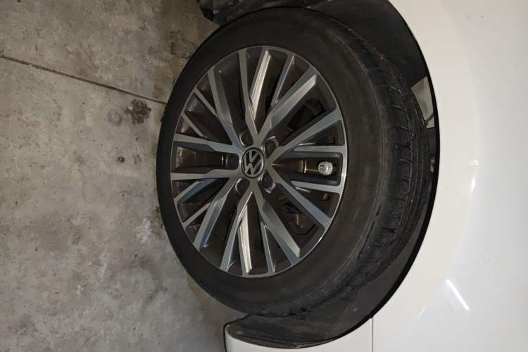 Used Volkswagen FAW-Volkswagen CC 2018 1.8TSI Luxury Model Right Front Wheel Hub
