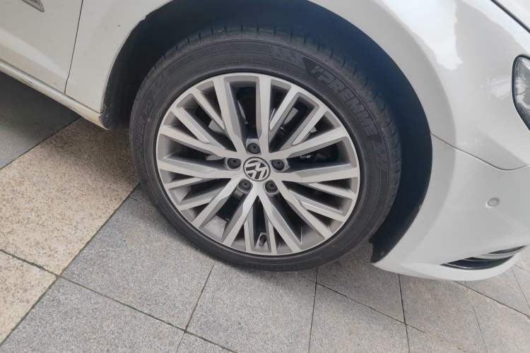 Used Volkswagen FAW-Volkswagen CC 2018 1.8TSI Luxury Model Right Front Wheel Hub