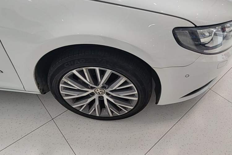 Used Volkswagen FAW-Volkswagen CC 2018 1.8TSI Luxury Model Right Front Wheel Hub