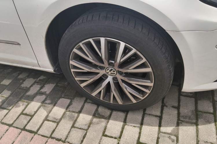 Used Volkswagen FAW-Volkswagen CC 2018 2.0 TSI Luxury Model Right Front Wheel Hub