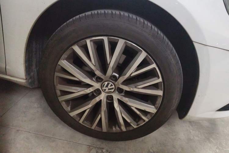 Used Volkswagen FAW-Volkswagen CC 2018 1.8TSI Luxury Model Right Front Wheel Hub