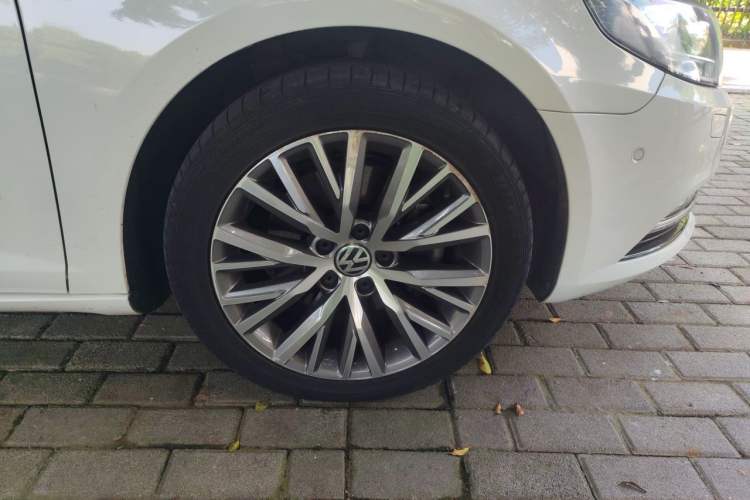 Used Volkswagen FAW-Volkswagen CC 2018 1.8TSI Luxury Model Right Front Wheel Hub