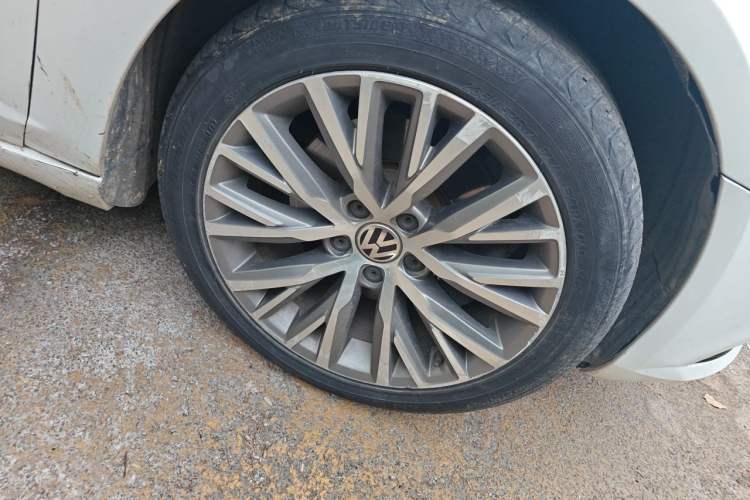 Used Volkswagen FAW-Volkswagen CC 2018 1.8TSI Luxury Model Right Front Wheel Hub