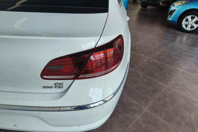 Used Volkswagen FAW-Volkswagen CC 2018 1.8TSI Luxury Model Right Rear Taillight