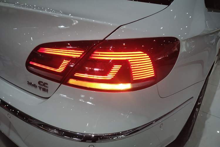 Used Volkswagen FAW-Volkswagen CC 2018 1.8TSI Luxury Model Right Rear Taillight