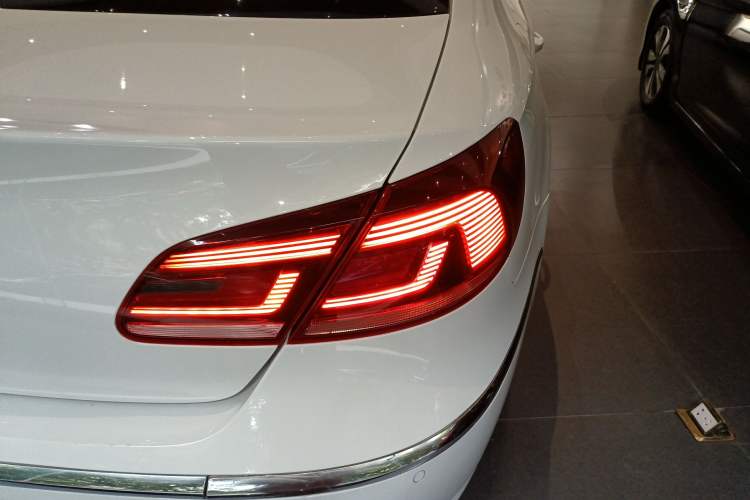 Used Volkswagen FAW-Volkswagen CC 2018 1.8TSI Luxury Model Right Rear Taillight