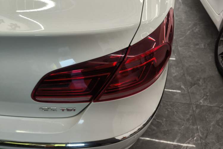 Used Volkswagen FAW-Volkswagen CC 2018 1.8TSI Luxury Model Right Rear Taillight
