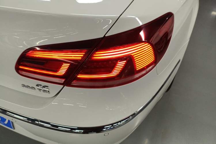 Used Volkswagen FAW-Volkswagen CC 2018 1.8TSI Luxury Model Right Rear Taillight