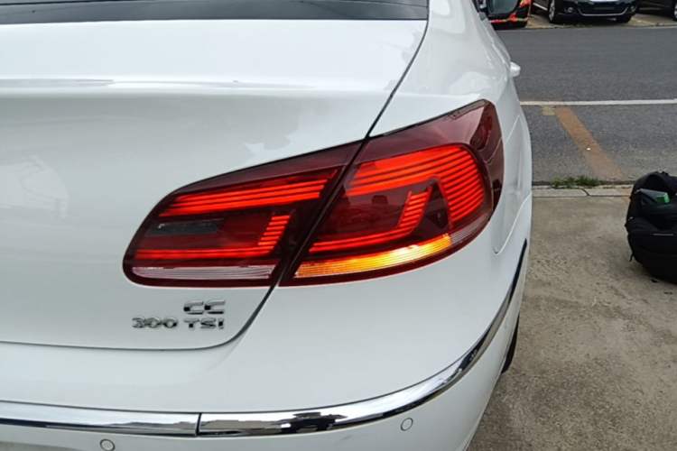Used Volkswagen FAW-Volkswagen CC 2018 1.8TSI Luxury Model Right Rear Taillight