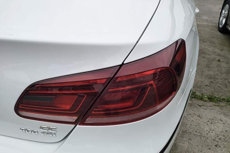 Used Volkswagen FAW-Volkswagen CC 2018 1.8TSI Luxury Model Right Rear Taillight