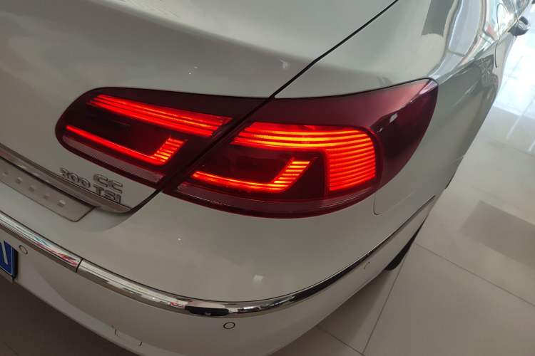 Used Volkswagen FAW-Volkswagen CC 2018 1.8TSI Luxury Model Right Rear Taillight