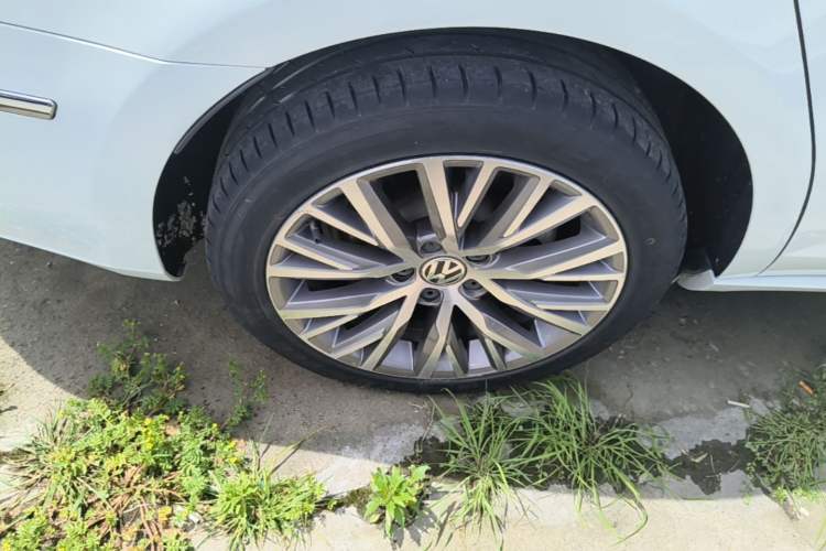 Used Volkswagen FAW-Volkswagen CC 2018 1.8TSI Luxury Model Right Rear Wheel Hub