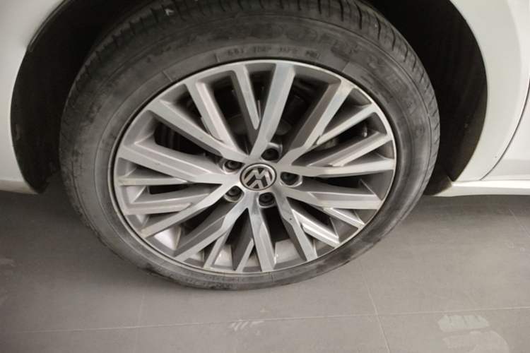 Used Volkswagen FAW-Volkswagen CC 2018 1.8TSI Luxury Model Right Rear Wheel Hub